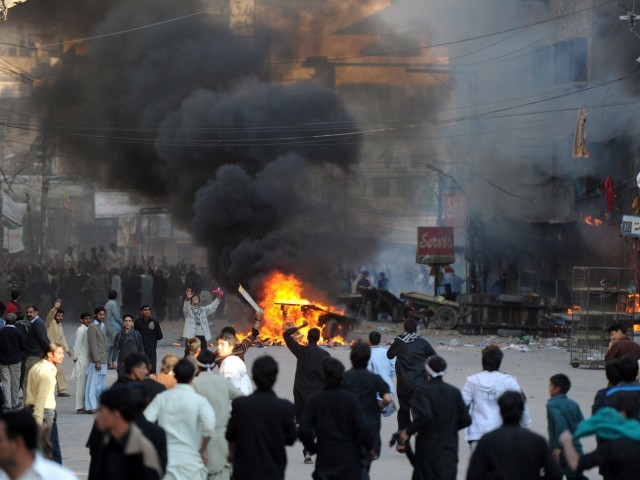 ریاست کرناٹک میں بس میں آگ لگنے سے 7 افراد ہلاک، 40 زخمی 