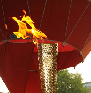 اولمپک مشعل کو زمین پر لایا گیا