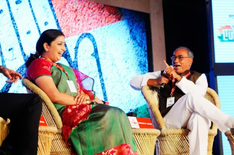 smriti-irani-and-digvijay-singh-in-agenda-aaj-tak_120513124411