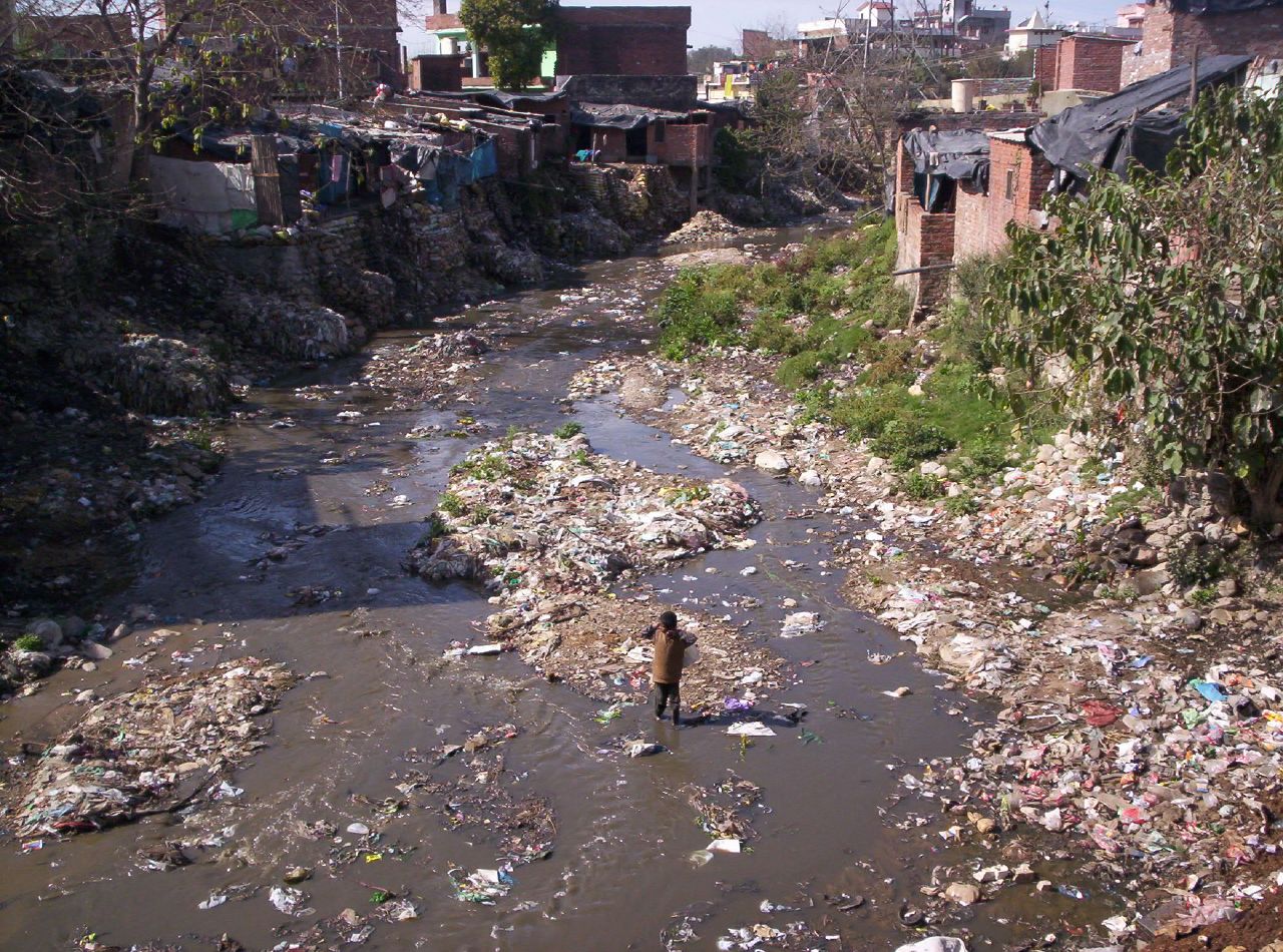 اچھی شبیہ والوں کے بھی جمع کرائے جارہے ہیں اسلحے