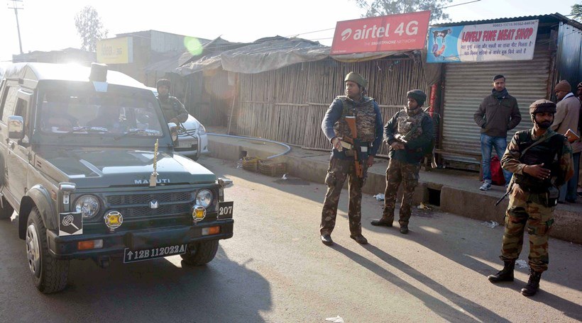 فرضی دستخط سے لاکھوں روپے نکالنے والے دو نوجوان گرفتار