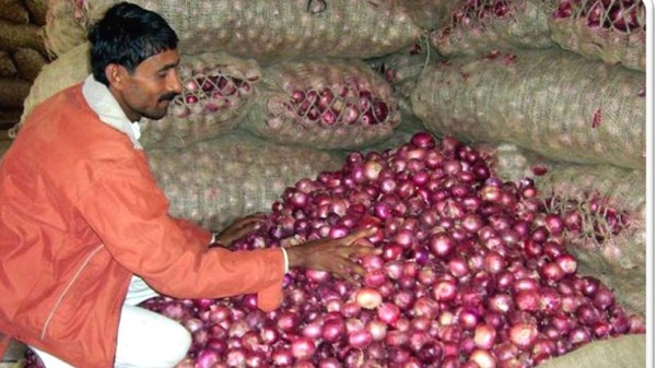 گیانواپی تنازعہ: عدالت نے ہندو فریق کو دیا زوردار جھٹکا، تہہ خانہ کی چھت پر نماز روکنے کی عرضی خارج