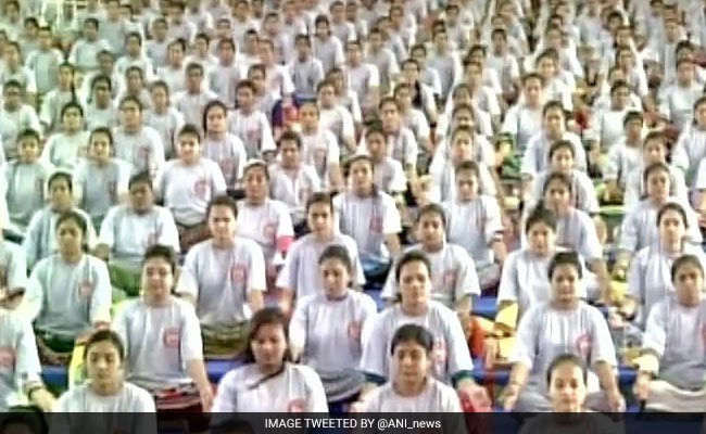 2000 pregnant-women-yoga-in-gujarat_650x400_41466497550