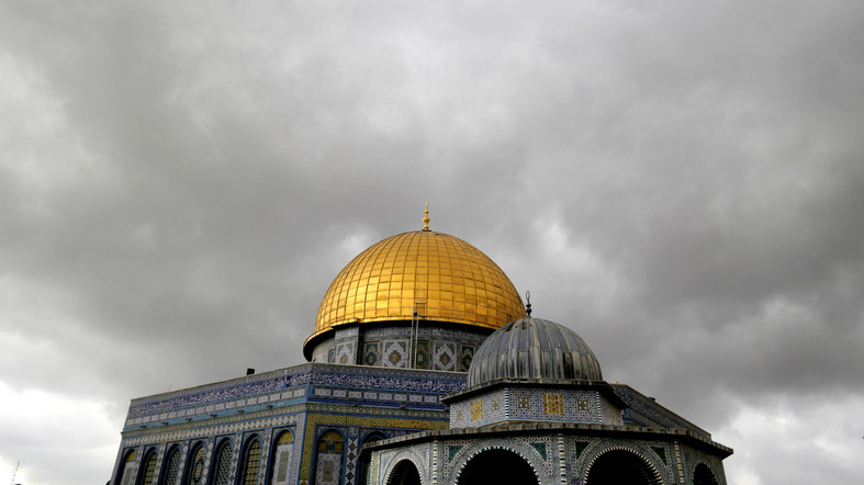 اسرائیلی فوج کا مسجد اقصیٰ میں روزہ داروں پر وحشیانہ تشدد
