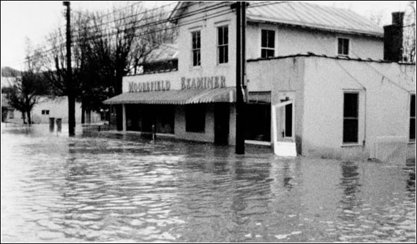 امریکا میں شدید سیلاب کی تباہ کاریوں سے ٢٥ افراد ہلاک