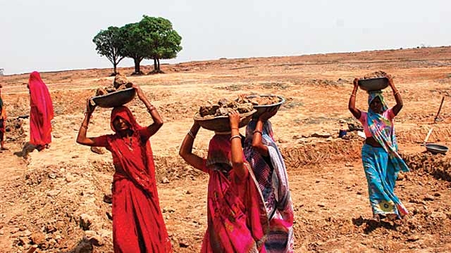 کالے دھن کے خلاف مہم کے سبب یومیہ مزدوروں پر آفت