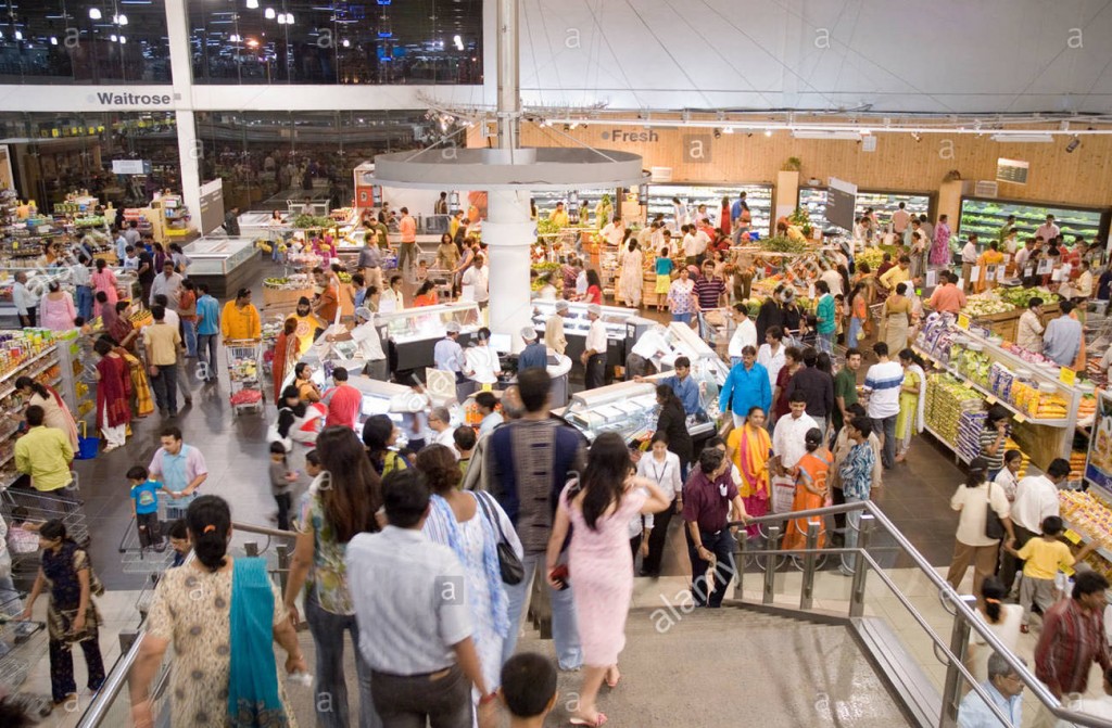 سوپر مارکٹس پر عوام کا ہجوم ‘ چھوٹے بیوپاری متاثر