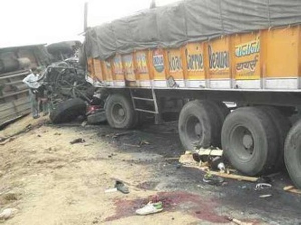راجستھان: جیپ اور ٹرک میں تصادم 17 ہلاک