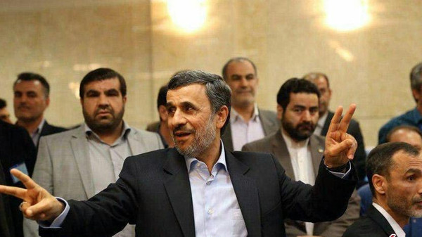 احمدی نژاد نے صدارتی انتخاب کے لیے کاغذات نامزدگی جمع کرادیے