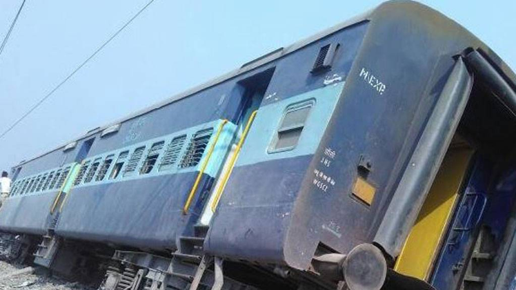 ریلوے حادثہ : راجيراني ایکسپریس کے آٹھ ڈبے پٹری سے اترے، کئی زخمی