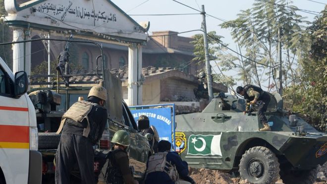 پشاور: ایگری کلچر ڈائریکٹوریٹ میں حملہ، ’کم از کم نو افراد ہلاک‘