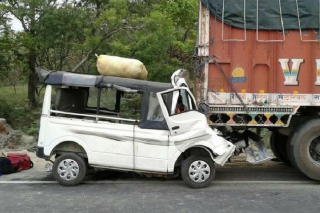 لکھیم پور کھیری میں ہوئے بھیانک سڑک حادثے میں 11 افراد ہلاک، 5 زخمی
