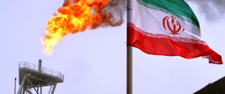 امریکا نے دنیا کو ایران سے تیل خریدنے پر خبردار کردیا