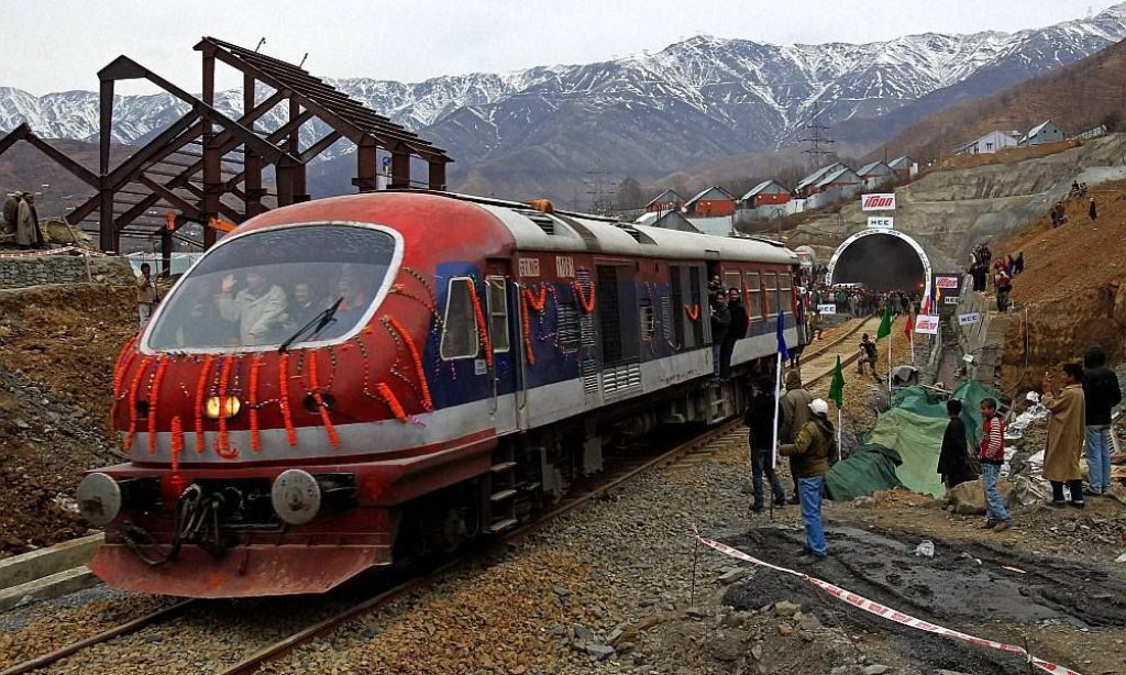 کشمیر میں سری نگر اور بانہال کے درمیان ریل خدمات بحال