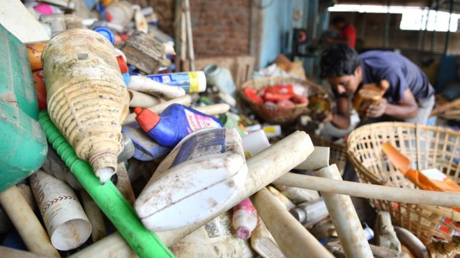 انڈیا: ممبئی میں ڈسپوزیبل برتن اور پلاسٹک بیگ کے استعمال پر پابندی