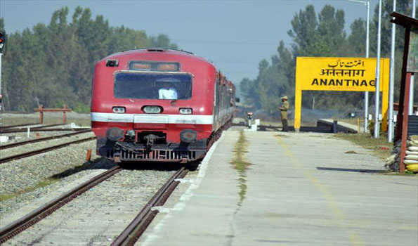 کشمیر میں ایک روز کی معطلی کے بعد ریل خدمات بحال