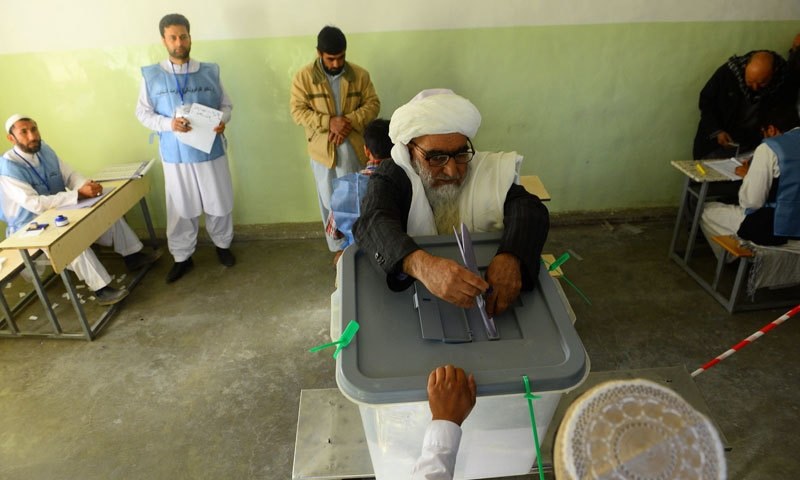 افغانستان میں انتخابات:متعدد پولنگ اسٹیشنوں کے قریب دھماکے