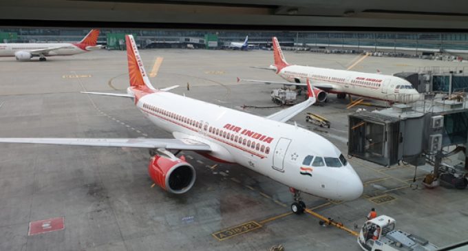 ممبئی ایئرپورٹ پر سنگین واقعہ ، ایئر ہوسٹس طیارہ سے نیچے گری ،حالت تشویش ناک