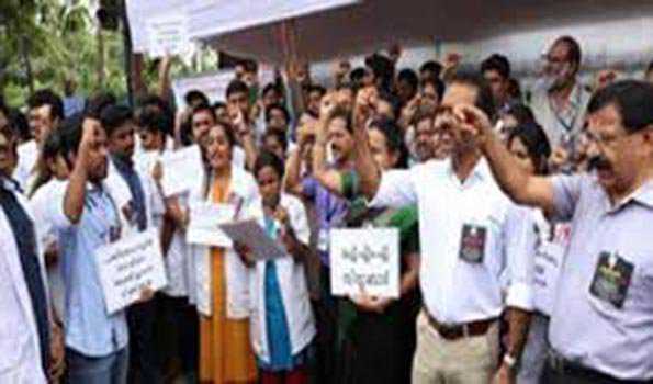 بنگال میں ڈاکٹروں اور حکومت کے درمیان تعطل جاری