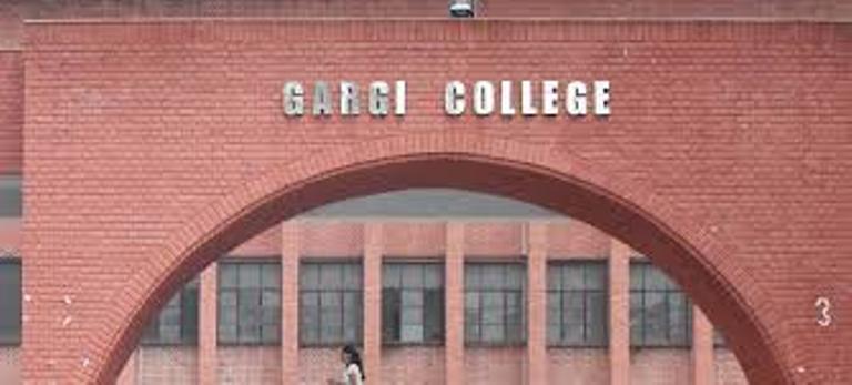 گارگي کالج دست درازی کا معاملہ : سپریم کورٹ نے ہائی کورٹ سے رجوع کرنے کو کہا