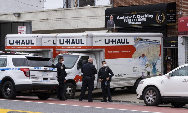 نیویارک کے مردہ خانوں میں جگہ کم پڑگئی، لاشوں کو ٹرکوں میں رکھا جانے لگا