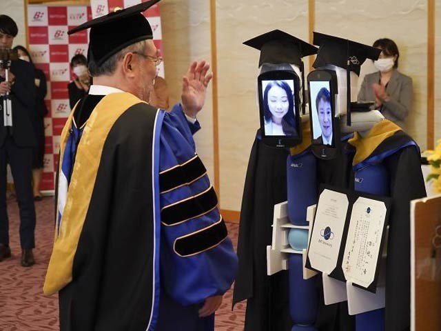 کورونا وائرس: جاپان میں طلبہ کی جانب سے روبوٹس نے ڈگریاں حاصل کیں