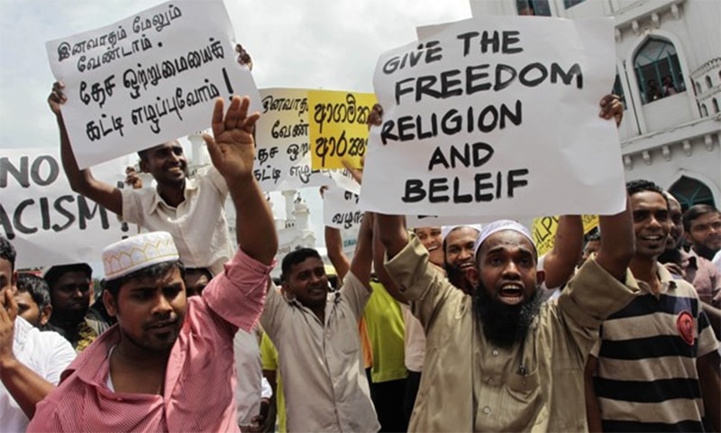 سری لنکا: مسلم خاتون کی لاش جلائے جانے کے بعد کورونا ٹیسٹ منفی آگیا، اہلخانہ کا احتجاج
