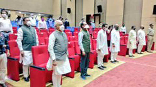 شیو راج نے کابینہ میں توسیع، 28 وزیروں کی حلف برداری