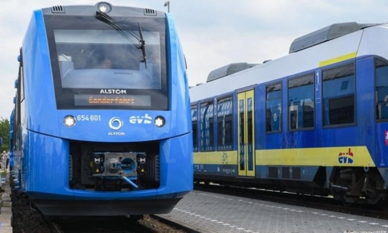 جرمنی میں ڈرائیور کے بغیر چلنے والی پہلی ٹرین متعارف