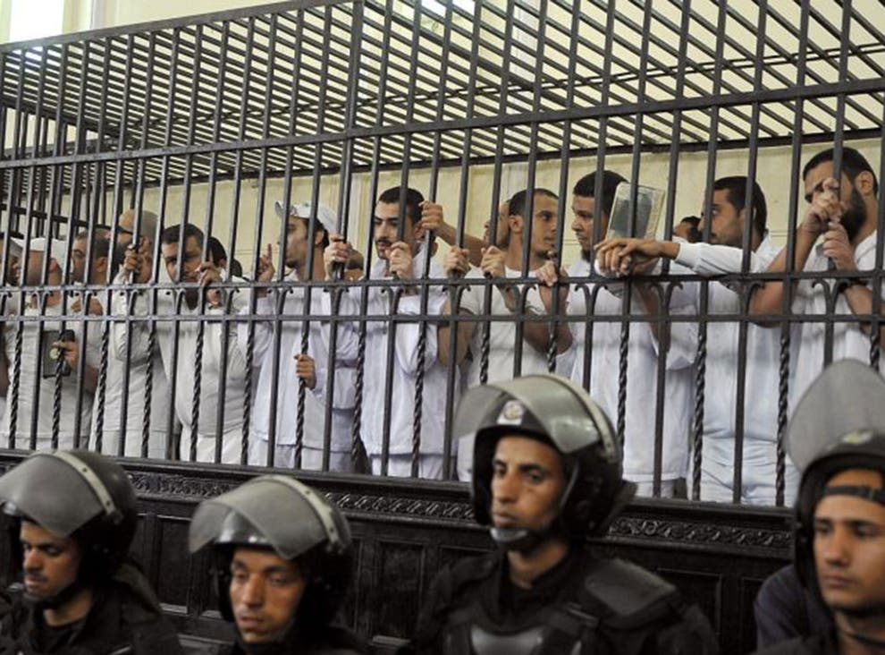 مصر: پولیس پر حملوں کا الزام، اخوان المسلمین کے 10 ارکان کو موت کی سزا