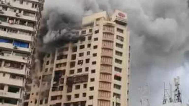 ممبئی:فلک بوس عمارت میں آتشزدگی،7 ہلاک، راحت کا کام جاری، ٹریفک متاثر