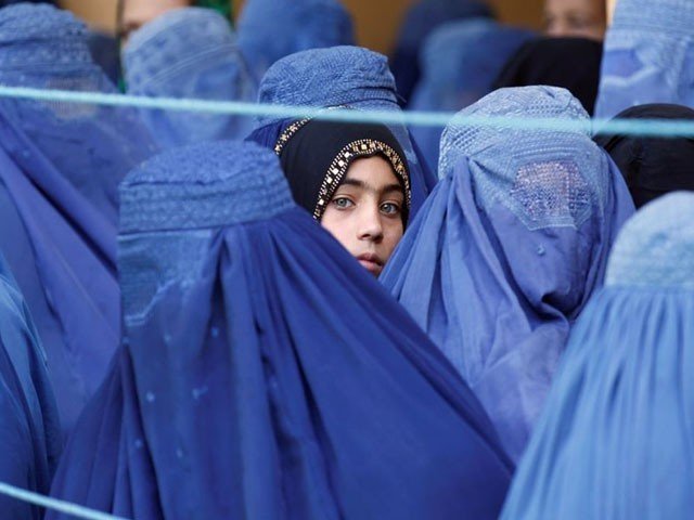 خواتین ملازمین خود کو مکمل ڈھانپ کر دفتر آئیں،افغان طالبان