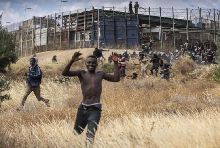 اسپین کی سرحد میں داخل ہونے کے لیے بھگدڑ مچنے سے 18 تارکین وطن ہلاک