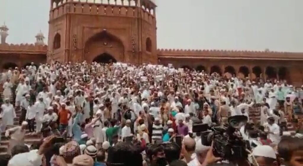 پیمبر اسلام (ص) کی شان میں گستاخی کے خلاف سری نگر بند رہا، نماز جمعہ کے بعد کئی مقامات پر