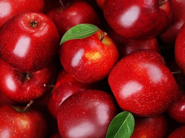 سیب کھانے کا بڑھاپے میں کیا فائدہ ہوسکتا ہے؟