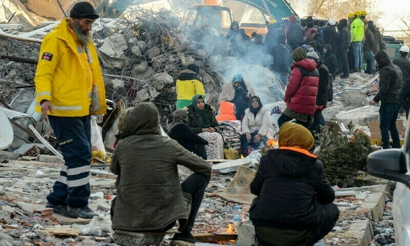 ترکیہ اور شام میں تباہ کن زلزلہ، 9 سالہ ننھے بچے نے اپنی جیب خرچ کی رقم عطیہ کردی