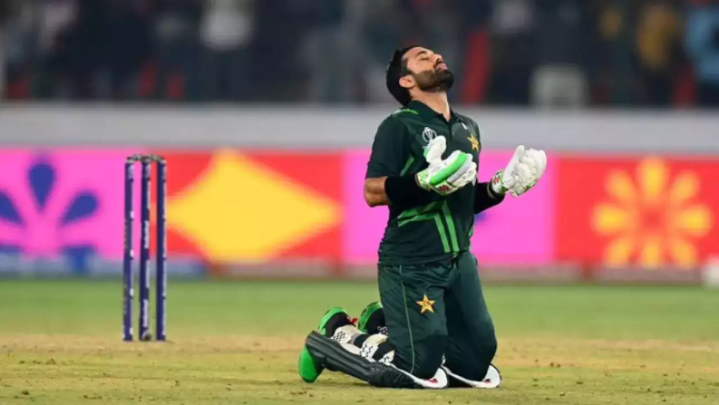 پاکستان نے سری لنکا کو چھ وکٹ سے شکست دی