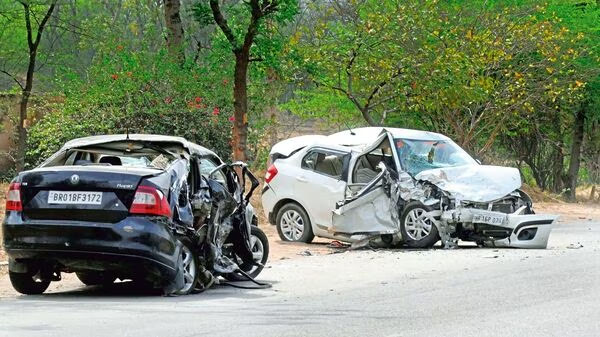 مہوا میترا کیش فار استفسار اسکینڈل: پینل کے چھ ارکان نے اخراج کی حمایت کی، جبکہ چار اس کے خلاف