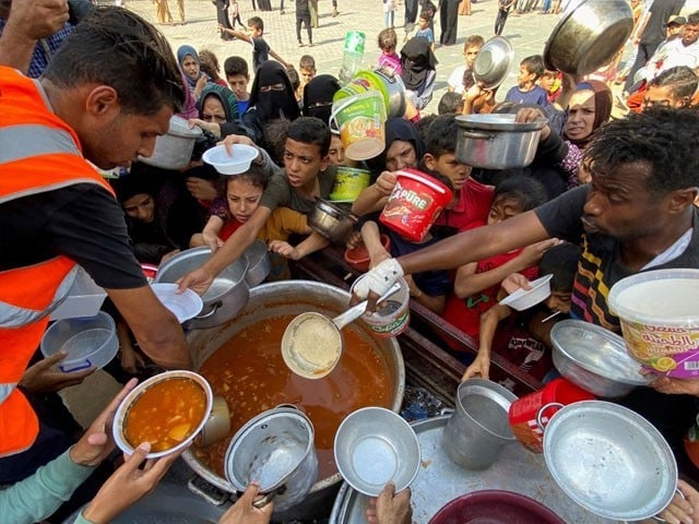 دنیا بھر میں لڑکوں کے مقابلے میں نوعمر لڑکیاں ایچ آئی وی سے زیادہ متاثر ہونے لگیں