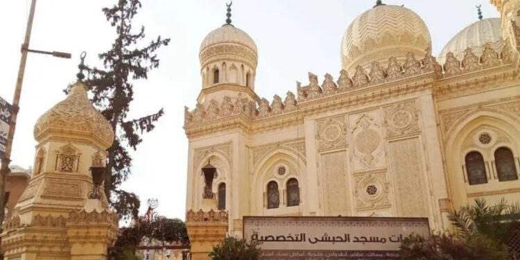 مصر کی تاریخی مسجد میں اذان کے دوران مؤذن کا انتقال