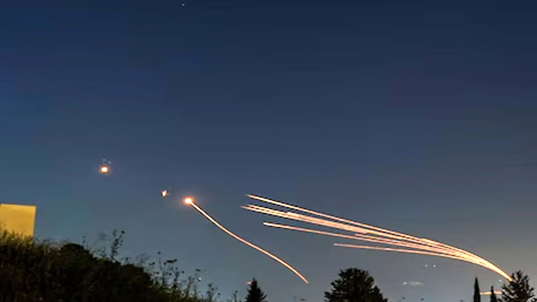 اسرائیل کا ایران کے شہر اصفہان پر فضائی حملہ، ایران نے پروازیں معطل کر دیں