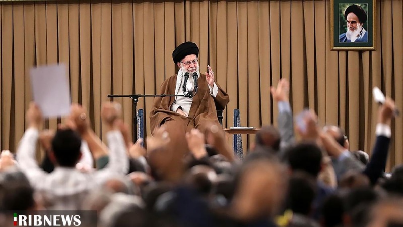 پابندیوں کے سامنے ایرانی قوم کا جھکنا محال ہے: رہبرانقلاب اسلامی