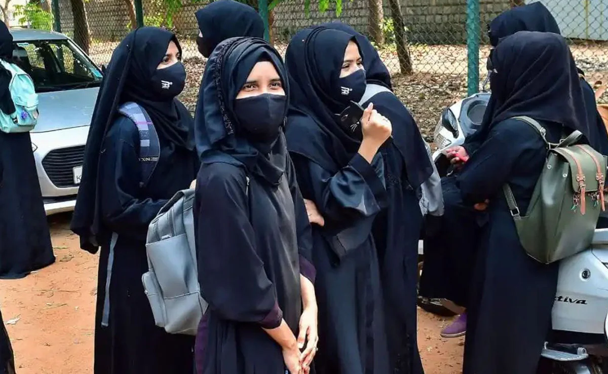 حجاب پر پھر ہوا حملہ | ممبئی کے ایک کالج کا تغلقی فرمان- حجاب، نقاب و برقعہ پہن کر نہ آئے