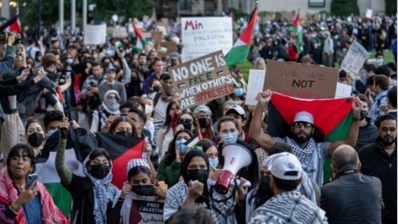 امریکی یونیورسٹیز کا فلسطین کے لیے احتجاج کرنے والے طلباء کو ڈگری دینے سے انکار، طلباء کا واک آوٹ
