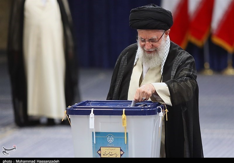 ایران: صدارتی انتخابات، پولنگ جاری، آیت اللّٰہ خامنہ ای نے ووٹ کاسٹ کر دیا