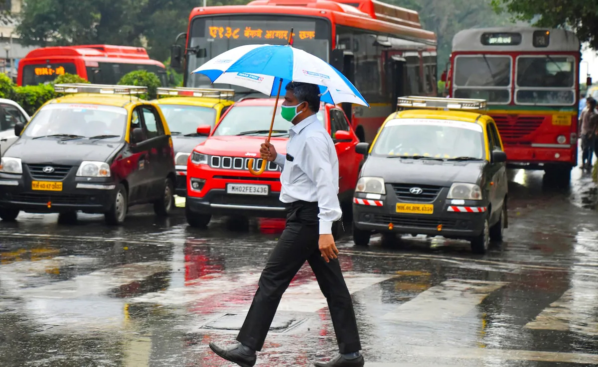 ممبئی کے بیشتر علاقوں میں بارش اور گرمی سے لوگوں کو راحت ملی