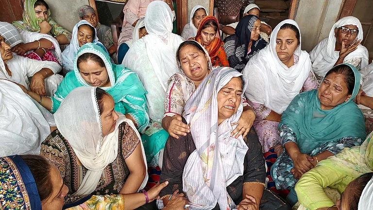 امرتسر میں زہریلی شراب سے ہلاکتیں 20 تک پہنچیں، کئی افراد اسپتال میں زیرعلاج