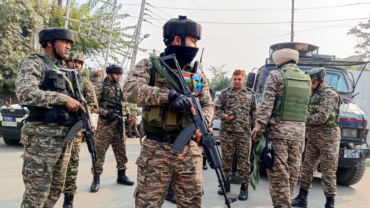 جموں کشمیر کے کشتواڑ میں سیکورٹی فورسز اور دہشت گردوں کے درمیان گولی باری میں ایک فوجی جوان شہید