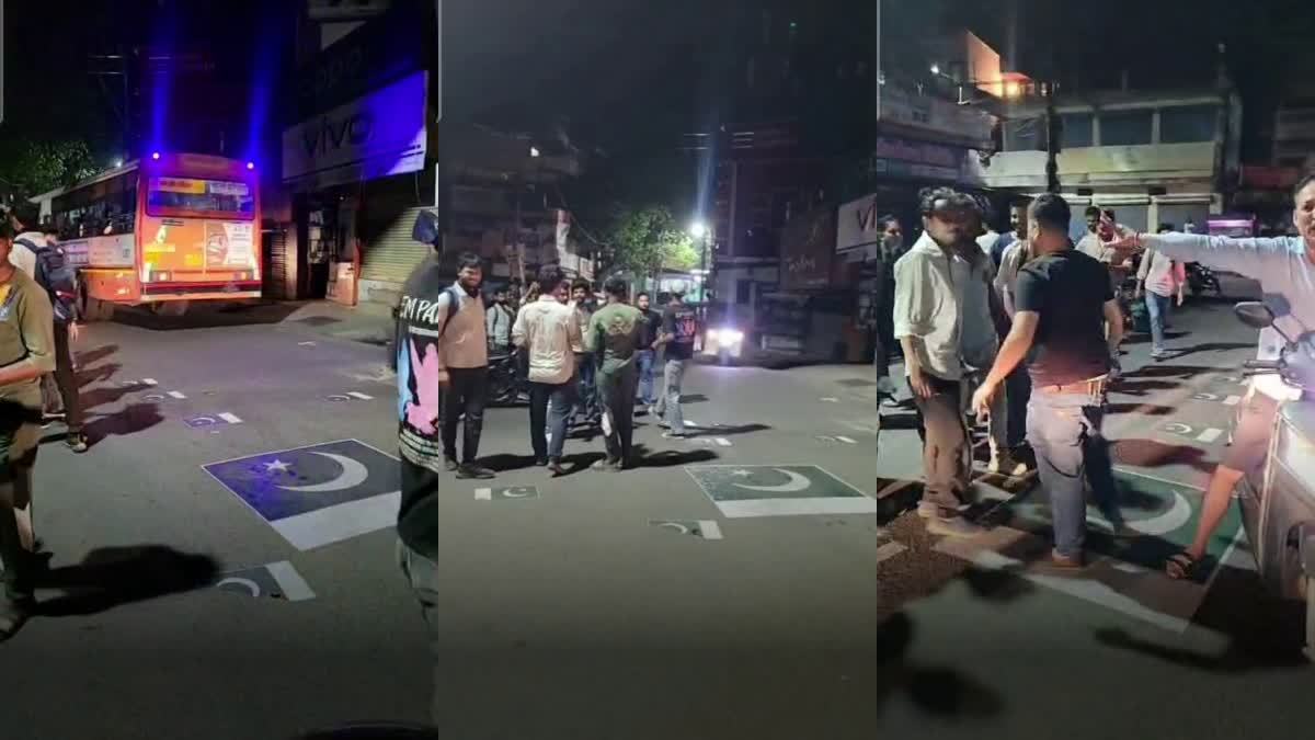 اتراکھنڈ میں سڑکوں پربنائے گئے پاکستانی جھنڈے، لوگ مشتعل، زبردست ہنگامہ