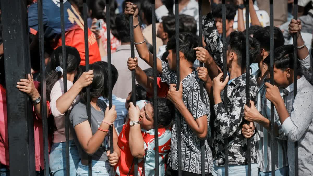 بنگلورو بھگدڑ: سی ایم سدارامیا نے کرناٹک پولیس کو ٹھہرایا ذمہ دار، پولیس کمشنر سمیت کئی معطل
